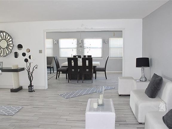 3rd image of 326 Olivia Cir