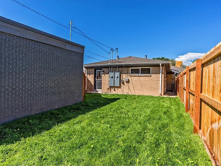 1328 Winona Ct — Photo 13