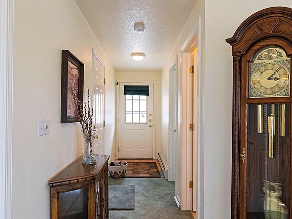5th image of 806 Crestmont Way APT B