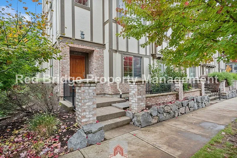 3 bed, 3.5 bath, 1691 sqft, $2,750 — Photo 2