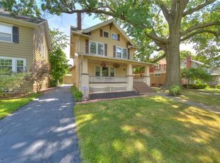 3104 Yorkshire Rd, Cleveland Heights, OH 44118