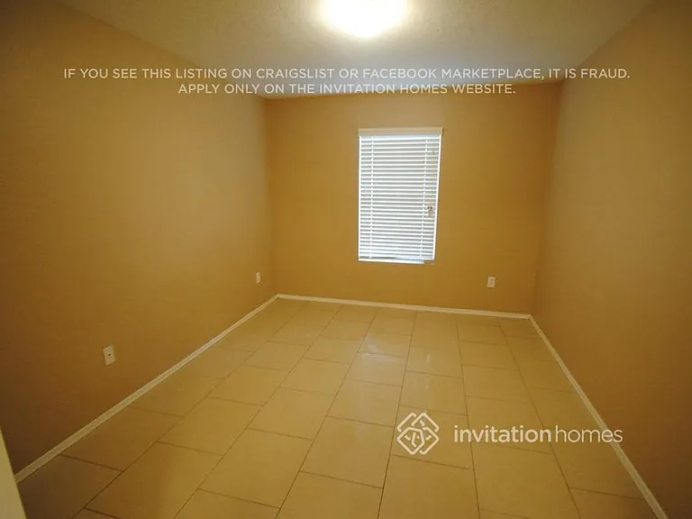 13442 W Rose Ln — Photo 2