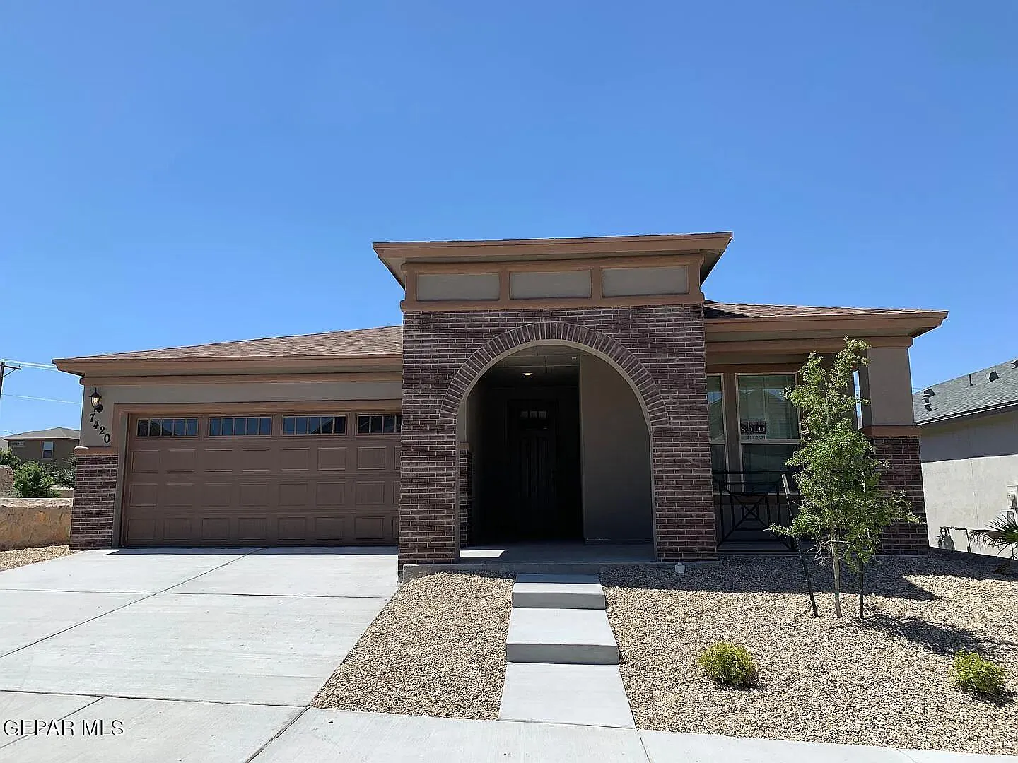 4 bed, 3.0 bath, 1817 sqft, $2,300 — Photo 1