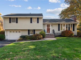 146 Longmeadow Dr, Wolcott, CT 06716