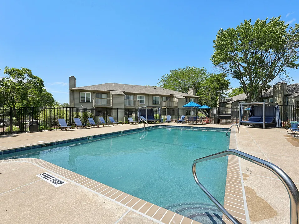 Sun River Village apartments community photo