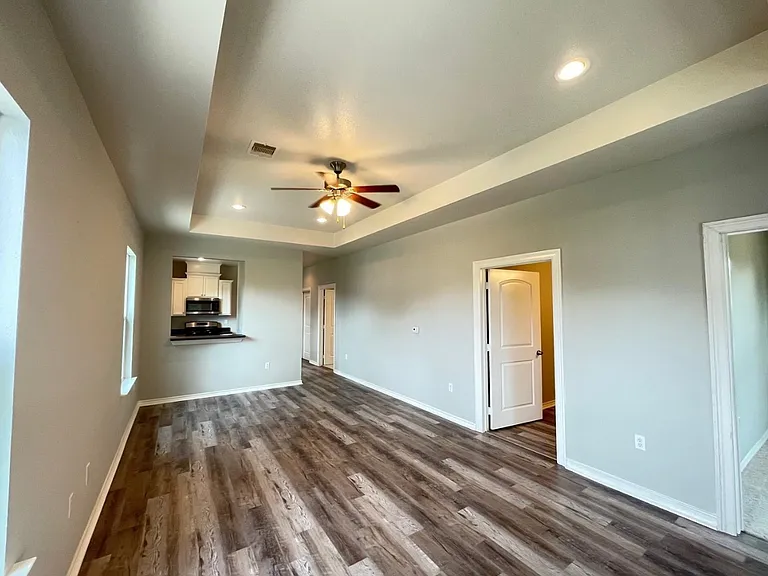 1426 Johnson Ave — Photo 2