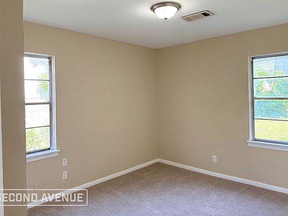 4th image of 2402 Sunny Dr