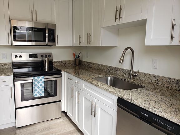 4th image of 3919 W Bay Ave
