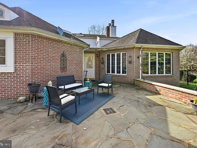 7 Monroe Pl — Photo 60