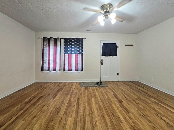 3rd image of 302 E 15th St