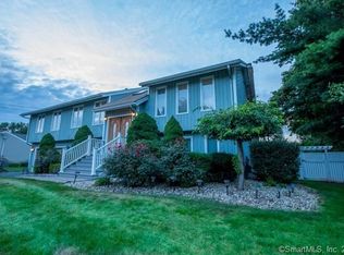 6 Meadows Edge Dr, Wallingford, CT 06492