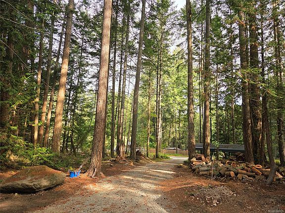 2nd image of 323 Davis Rd