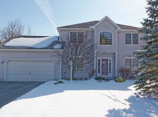 17 Briar Rdg, Niskayuna, NY 12309