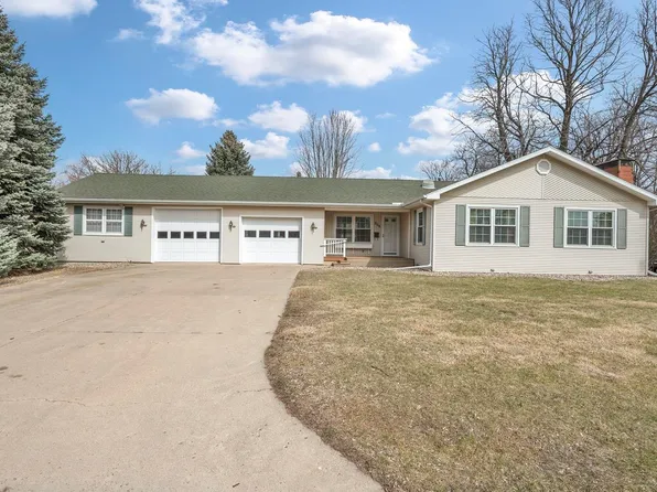806 24th St, Spirit Lake, IA 51360