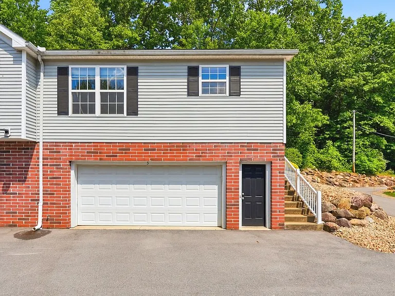 547 Moore Rd #5 — Photo 3