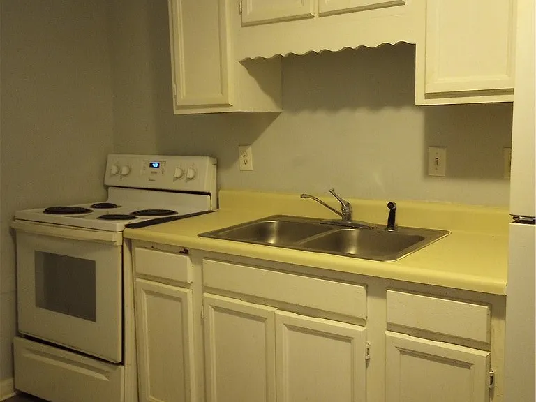 410 Linden Pl — Photo 9