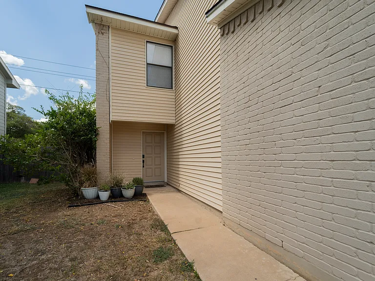 2640 Gwendolyn Ln #B — Photo 22