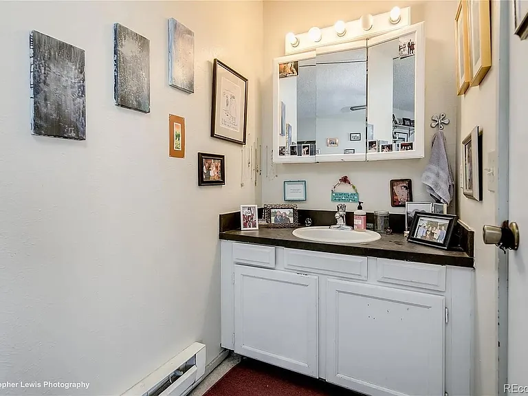 1160 Poplar Ave — Photo 9