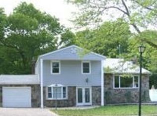31 Linden St, Selden, NY 11784