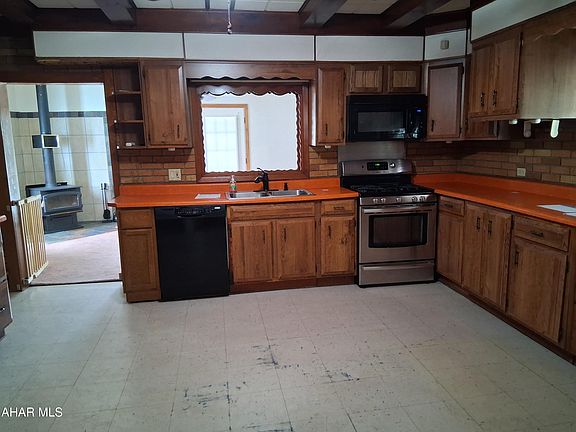 5th image of 265 View St