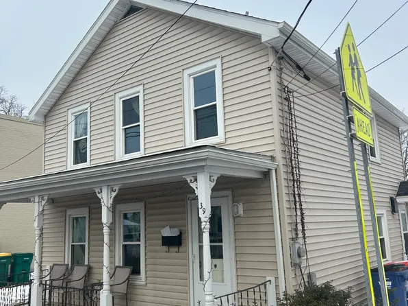 39 W Market St, Red Hook, NY 12571