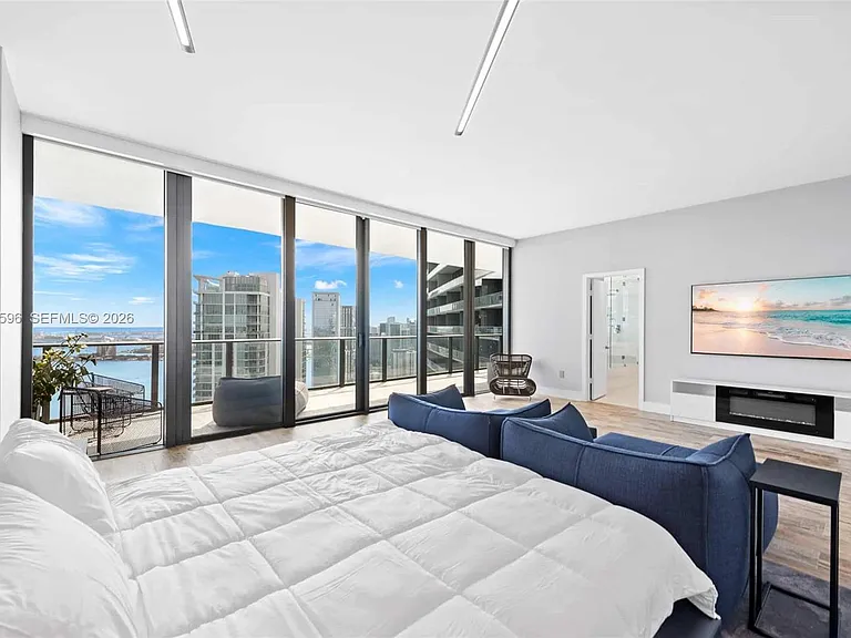 650 NE 32nd St #Penthouse 5201 — Photo 16
