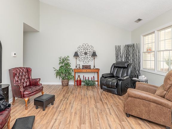 4th image of 1116 Northfield Ln