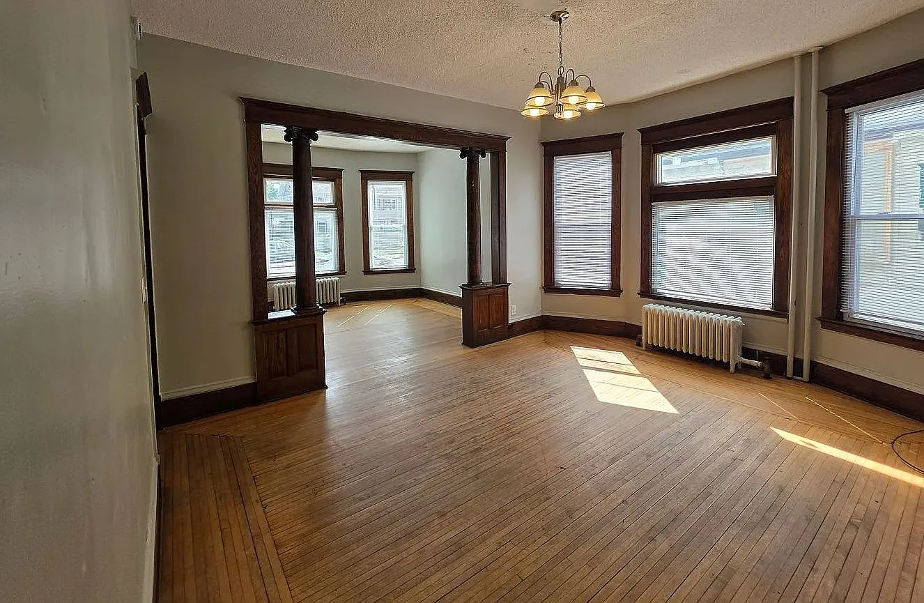 3 bed, 1250 sqft, $1,995 — Photo 2