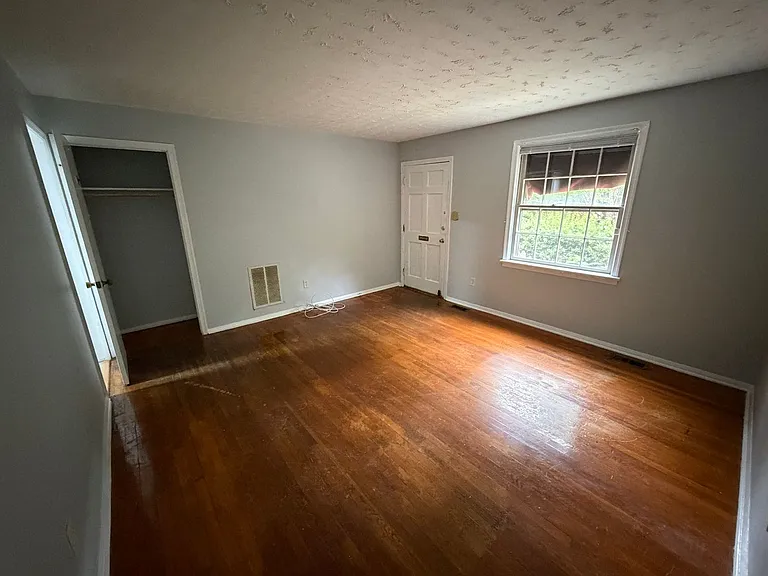 3328 Ellwood Ave.* — Photo 7