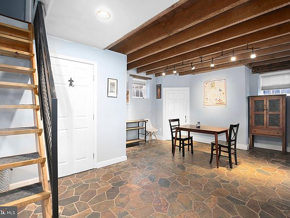 5th image of 209 Fauquier St