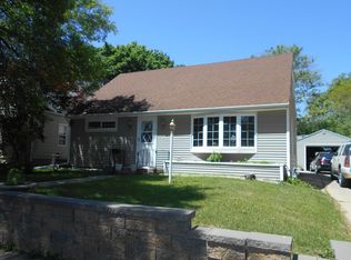 1550 W 11th St, Waterloo, IA 50702