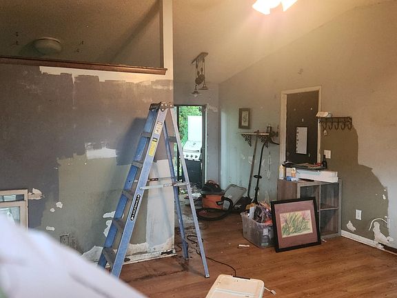 2nd image of 1382 Waffle St SE