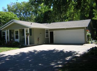 327 Lakeview Ave, Hortonville, WI 54944