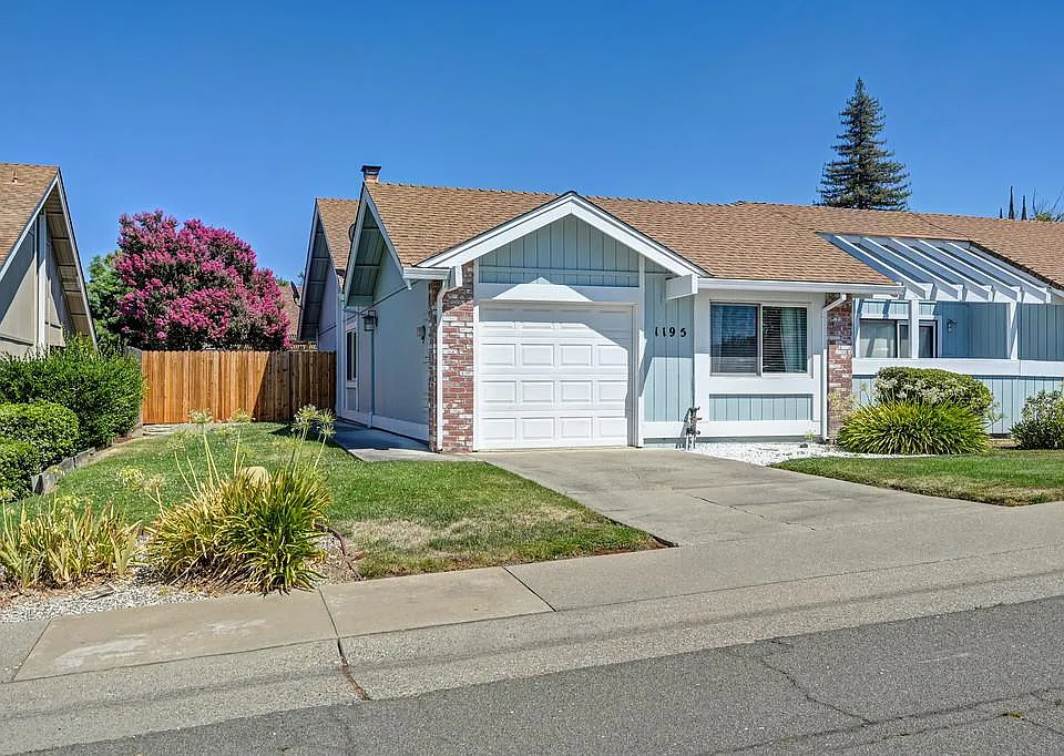 1195 Green Hill Dr