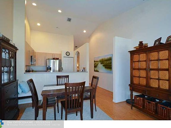 5th image of 407 E Coral Trace Cir #407