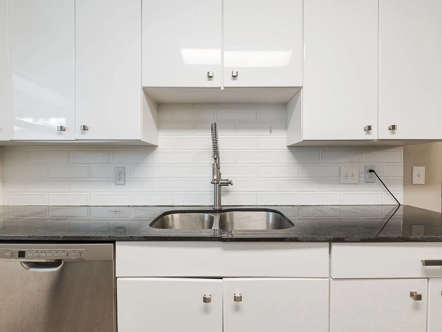 3 bed, 2.0 bath, 1460 sqft, $1,650 — Photo 3