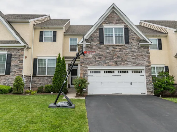 2021 Pleasant Valley Dr, Lansdale, PA 19446
