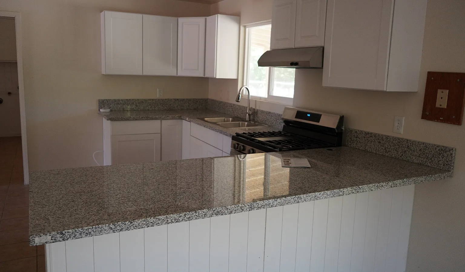 3 bed, 2.5 bath, 1906 sqft, $2,400 — Photo 3