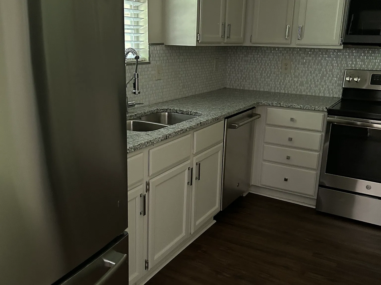 3 bed, 2.5 bath, 1950 sqft, $2,350 — Photo 2