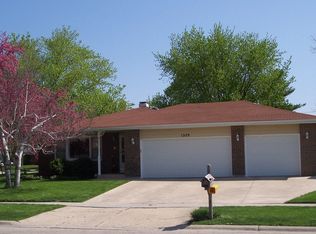 1359 Sheffield Dr, Elgin, IL 60123