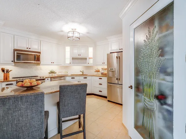 622 Harmon Cove Tower, Secaucus, NJ 07094
