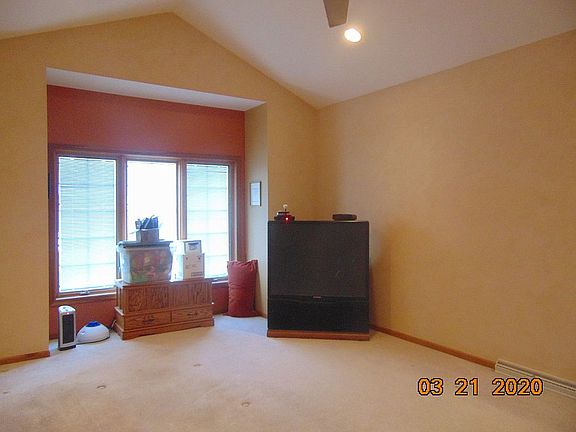 Master with Vaulted Ceiling