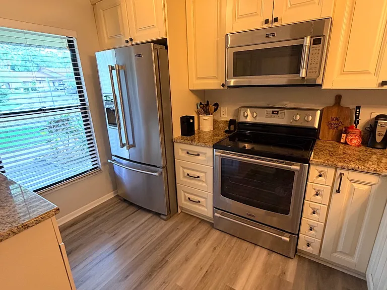 1341 Azalea Dr #1 — Photo 10