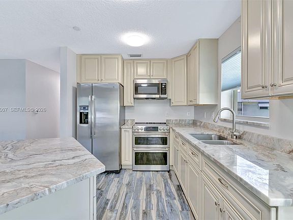 4th image of 2929 SE Ocean Blvd APT F6