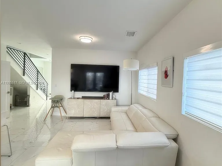 20018 SW 122nd Ave #20018 — Photo 5
