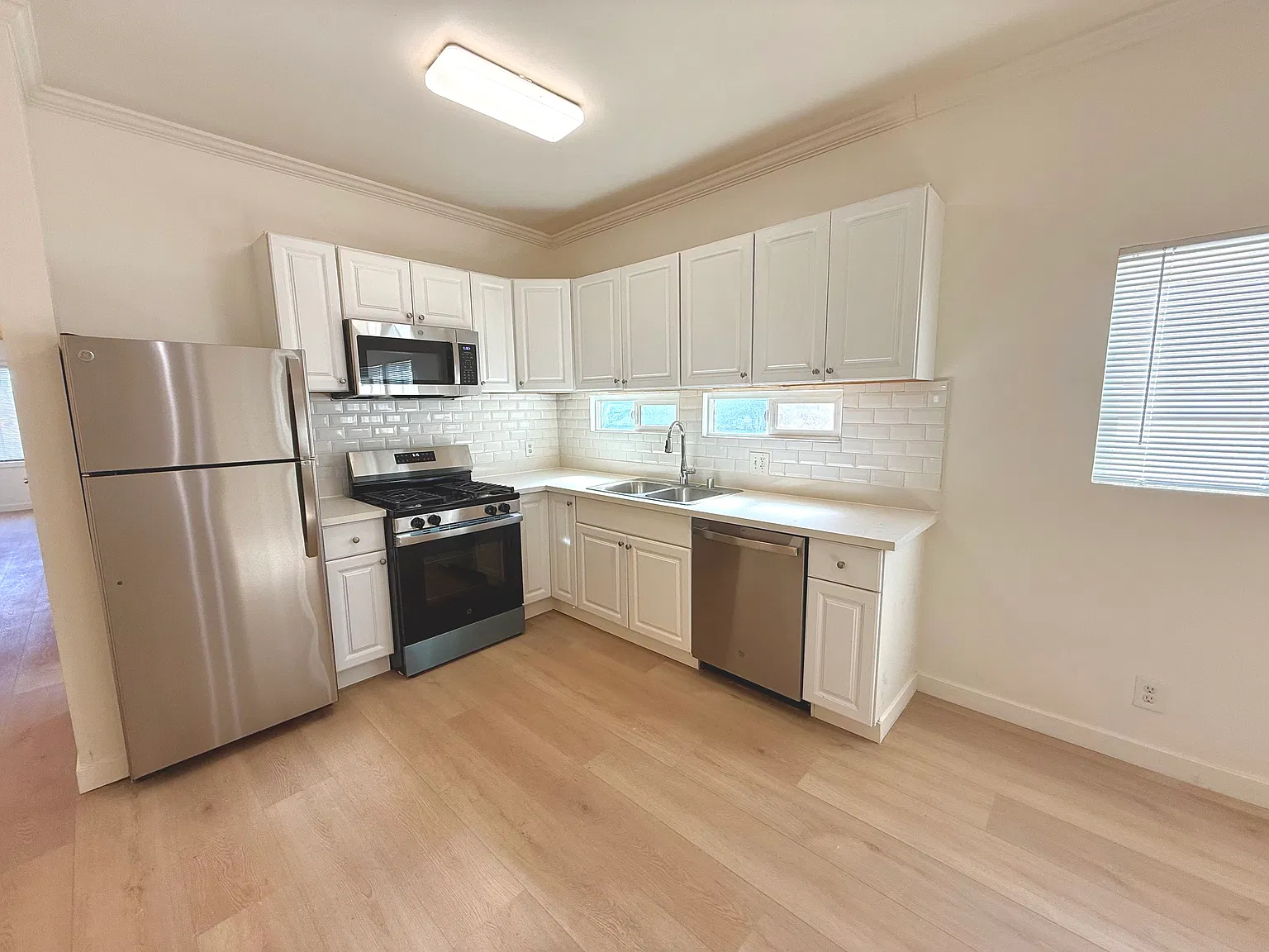 3 bed, 1250 sqft, $2,795 — Photo 2