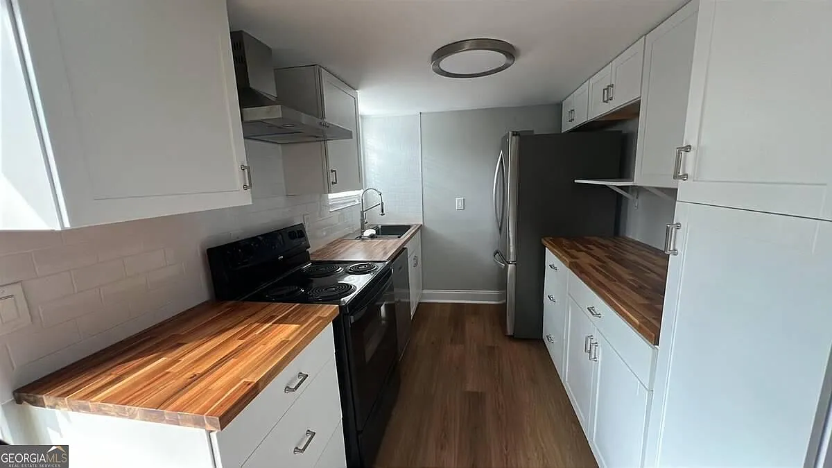 2 bed, 1.5 bath, 1120 sqft, $1,800 — Photo 2