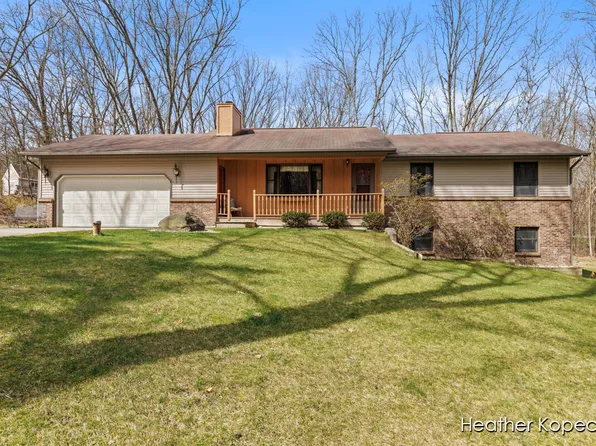 265 Sagamore Trl SE, Lowell, MI 49331