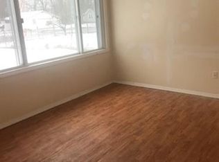 438 Kennon Rd, Rockford, IL 61109