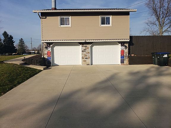 2nd image of 1881 George Dr